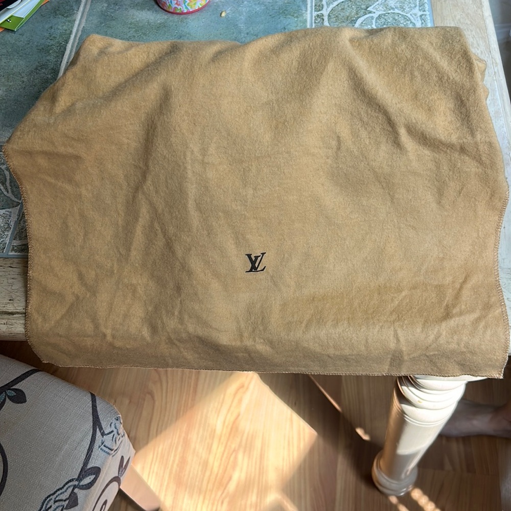 Brand: Louis Vuitton Color: Roseville - Picture 2 of 6